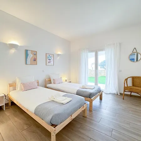 Διαμέρισμα Charming House With Pool And Close To Beaches #1946