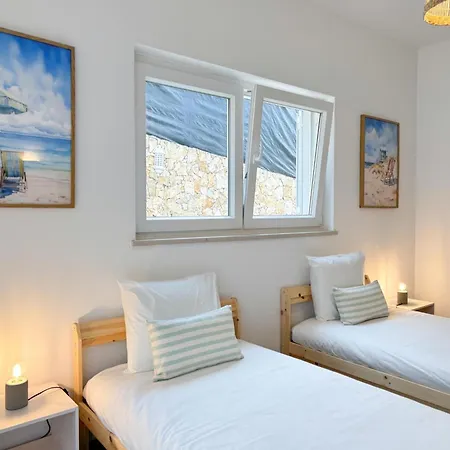 Διαμέρισμα Charming House With Pool And Close To Beaches #1946