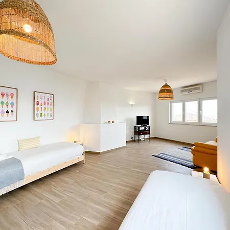 Apartment Charming House With Pool And Close To Beaches #1946